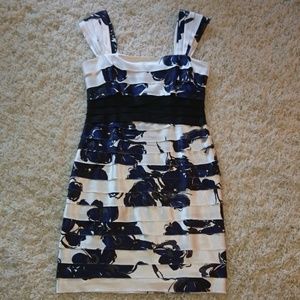 Jones New York size 10 White Floral Raw Edge Dress